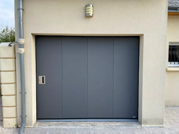 porte de garage aluminium à pornic